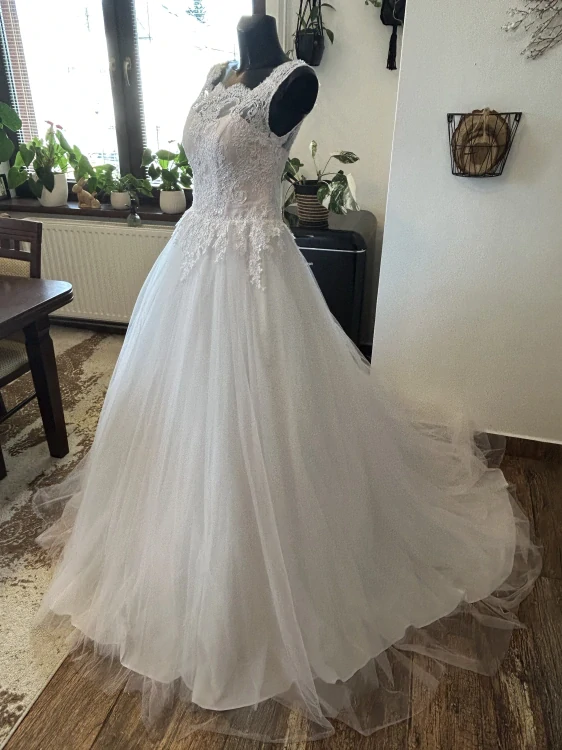 svatební šaty bílo-růžové