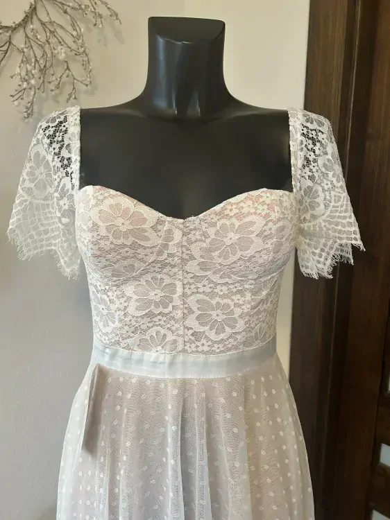svatební šaty/ společenské šaty