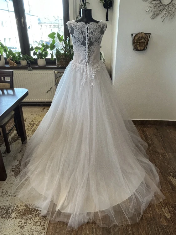 svatební šaty bílo-růžové