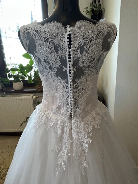 svatební šaty bílo-růžové