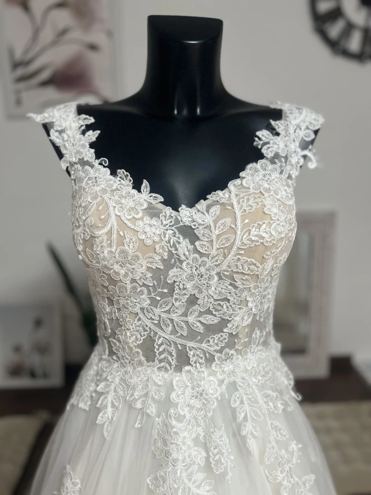 krajkové svatební šaty