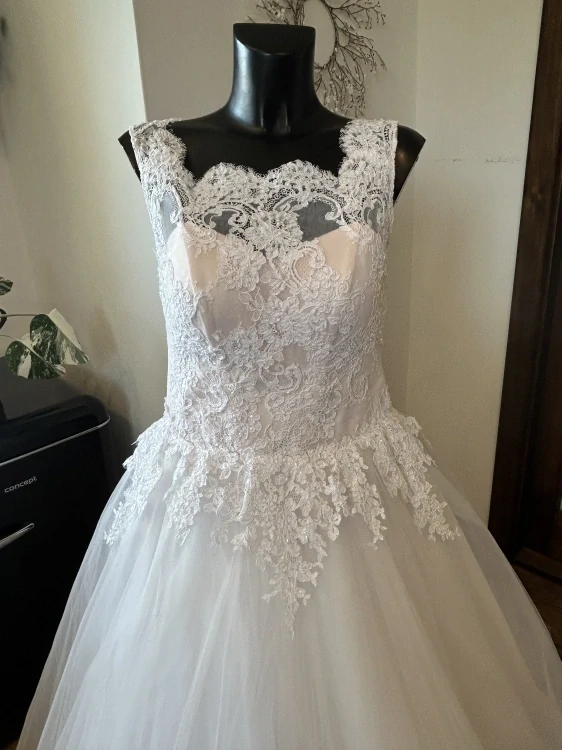 svatební šaty bílo-růžové