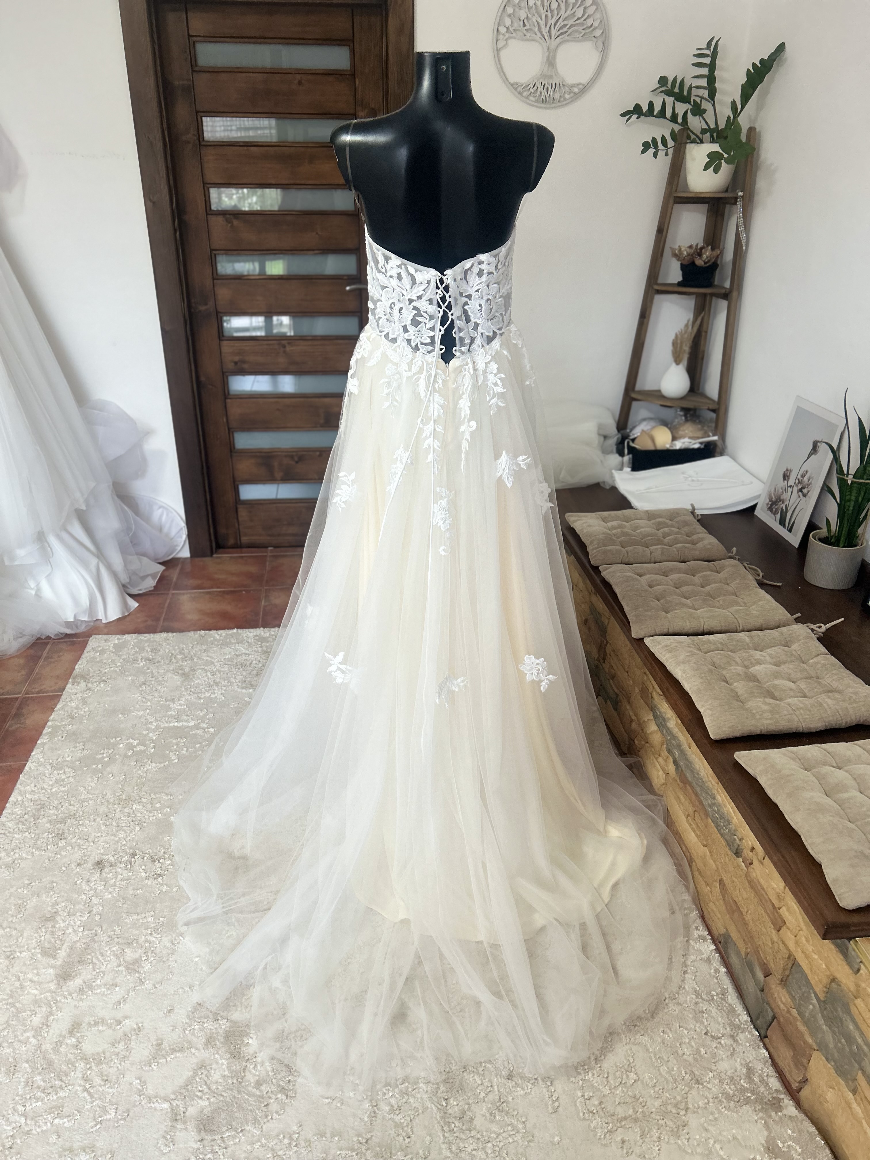 svatební šaty