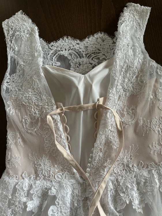 svatební šaty bílo-růžové