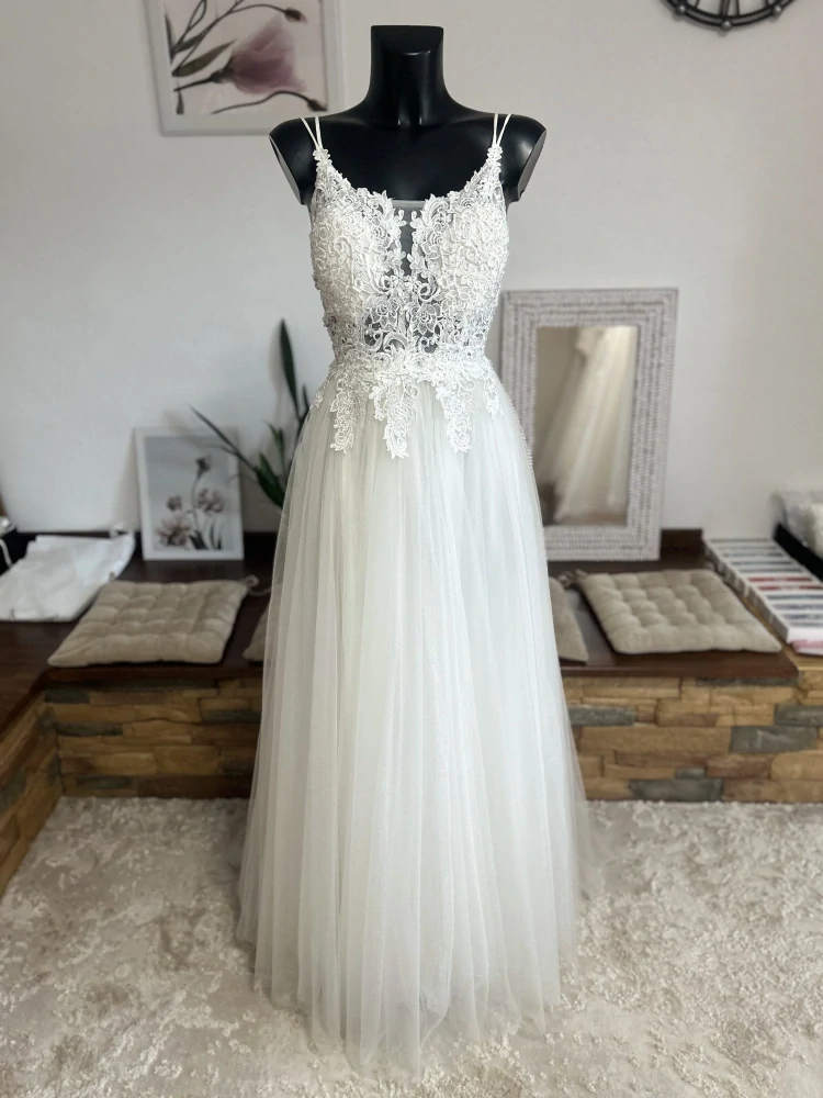 svatební šaty s rozparkem