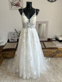 krásné svatební šaty